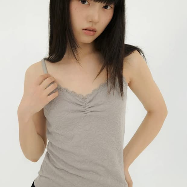 미레코 FLOWER EMBOSSED SLEEVELESS GREY