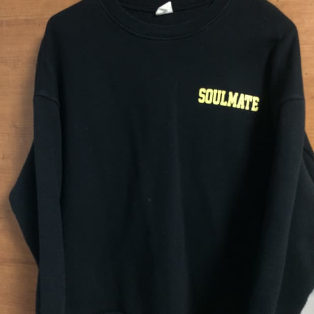 블랙 레터링 맨투맨