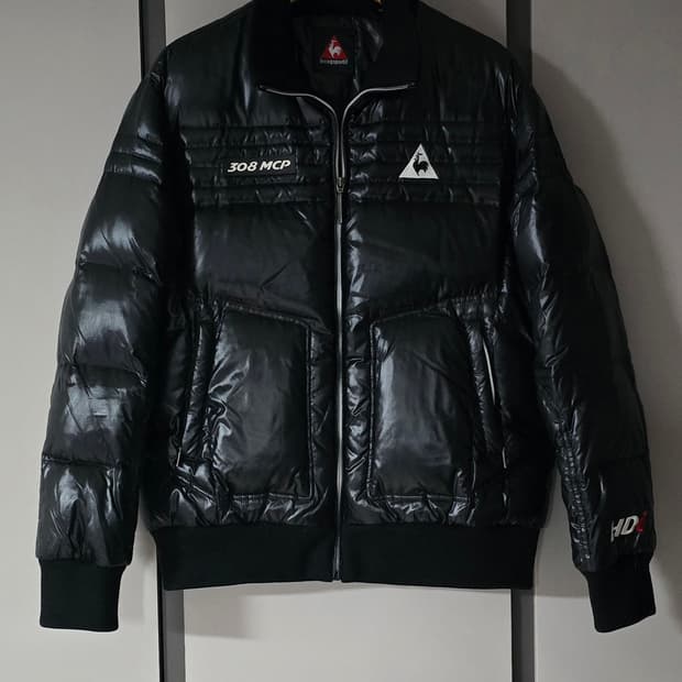 르꼬끄 스포르티브 덕다운 유광패딩.

싸이즈 100 남자.