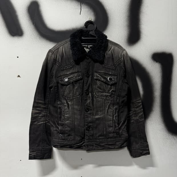 버커루 스톤 워싱 데미지 디테일 퍼 카라 데님 자켓