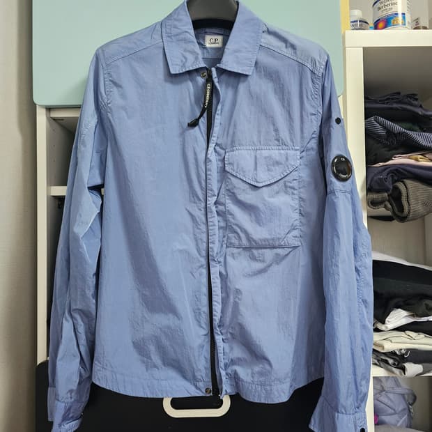 완전 새상품급 씨피 CP컴퍼니 크롬R 나일론 셔츠 자켓 파란색 팔아요~~