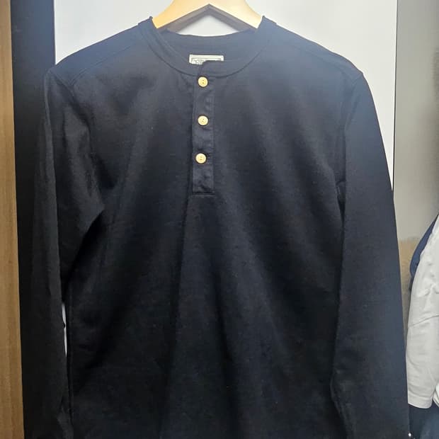 브론슨 헨리넥 긴팔 L사이즈 3벌 묶어서 6만에 팝니다