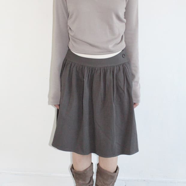 히피디피 4 버튼 미디 스커트 차콜