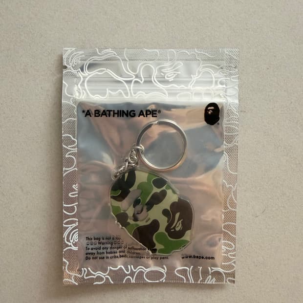 새상품 베이프 키링 열쇠고리 카모 일본 차키