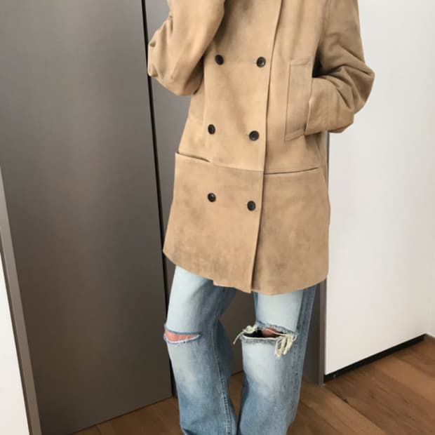 구해요) 위아 토브고트 스웨이드자켓 24fw제품 삽니다