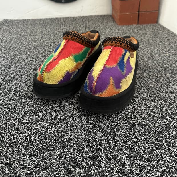 UGG 어그 타즈 슬리퍼 멀티컬러 250mm