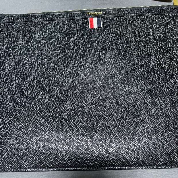 톰브라운 21 FW 클러치백 팝니다