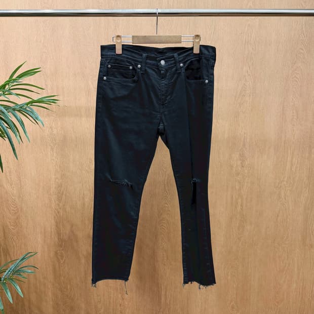 리바이스 511 코튼 팬츠 디스트로이드 로고 탭 디테일 레귤러핏 블랙