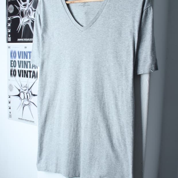(L-XL) 캘빈클라인 반팔 티셔츠 브이넥 그레이 무지-H30114