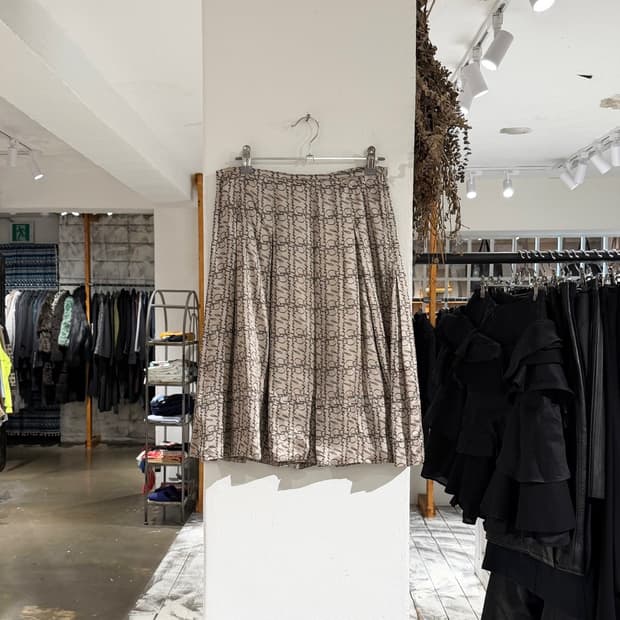 버버리 베이지 새틴 프린팅 플리츠 미디스커트