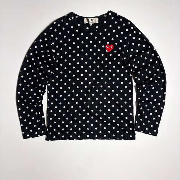 꼼데가르송 시그니처 레드 하트 와펜 폴카 닷 롱 슬리브 R2347