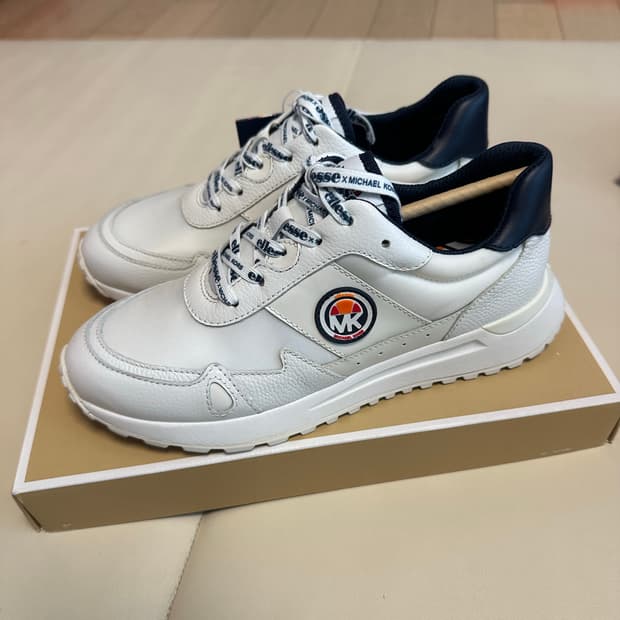 마이클코어스 화이트 레더 스니커즈 / 6 (230)