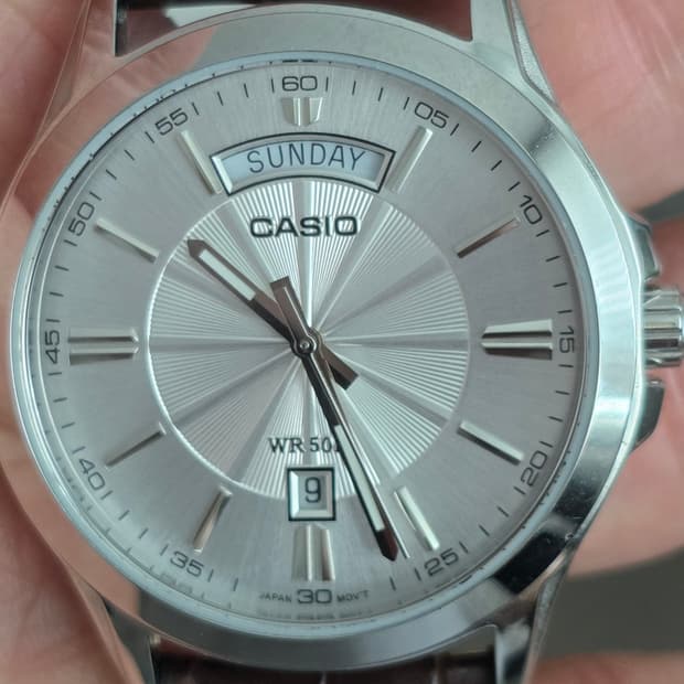 카시오 CASIO 데이 데이트 쿼츠 브라운 가죽시계