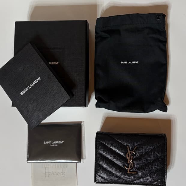 [정품] 생로랑 모노그램 마틀라세 반지갑