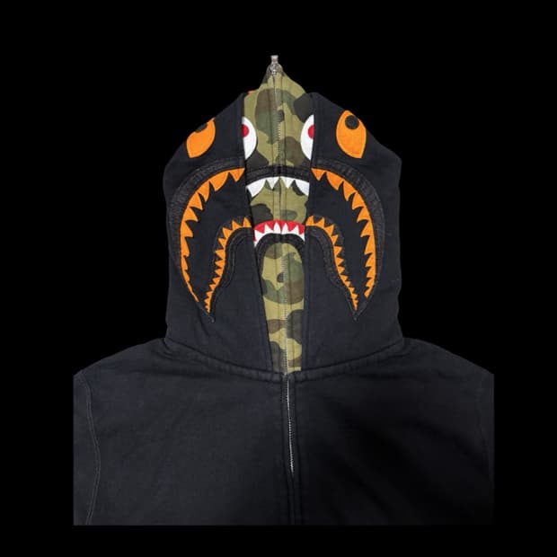 베이프 UNDEFEATED 콜라보 샤크후드