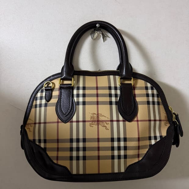 버버리 헤이마켓 노바체크 토트백 3856900 