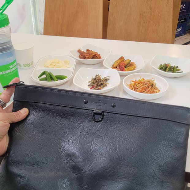 루이비통. 클러치