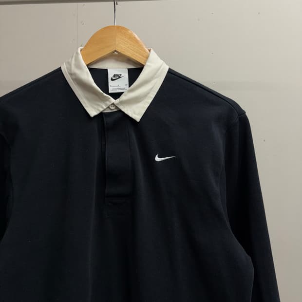 나이키 스우시 럭비티