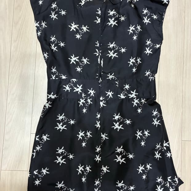 [정품] 미우미우(Miu Miu) 오픈백 파이핑 원피스 (정55 추천)