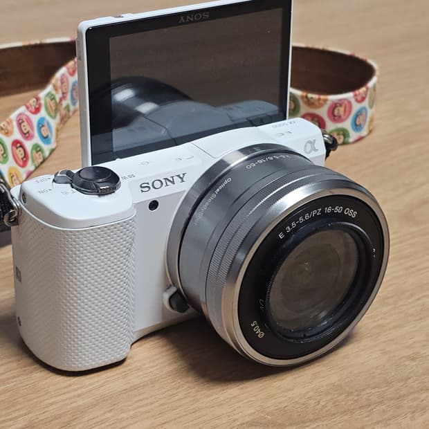 소니 알파 A5000 미러리스 카메라