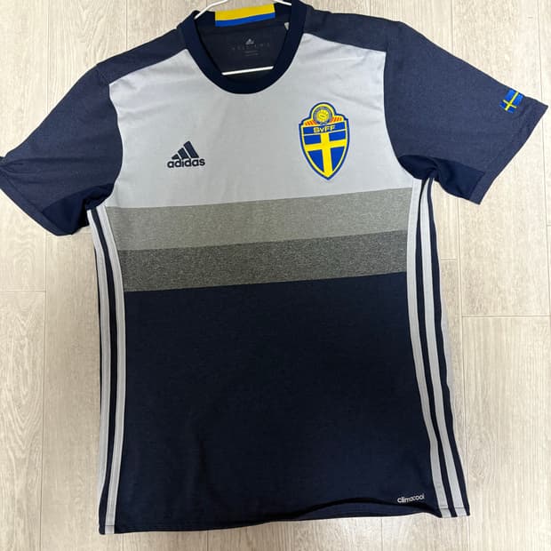 아디다스 스웨덴 반팔티m