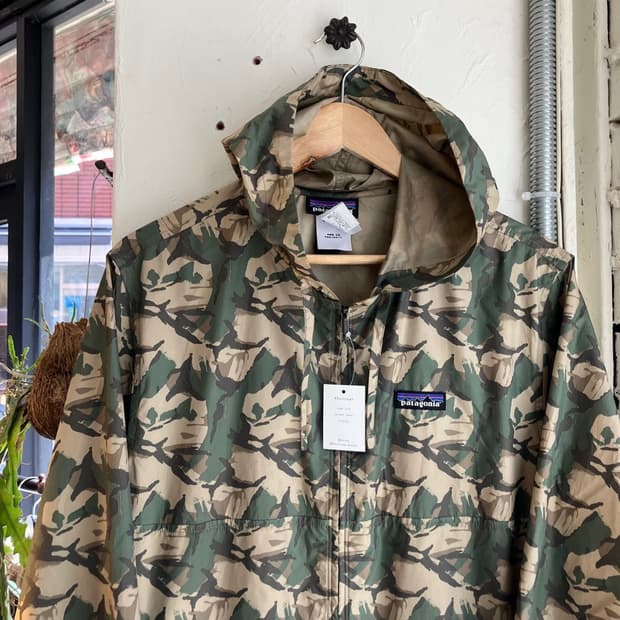 16130 - 파타고니아 카모 바람막이 자켓