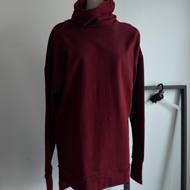 “Kmrii” Over Neck Pullover
