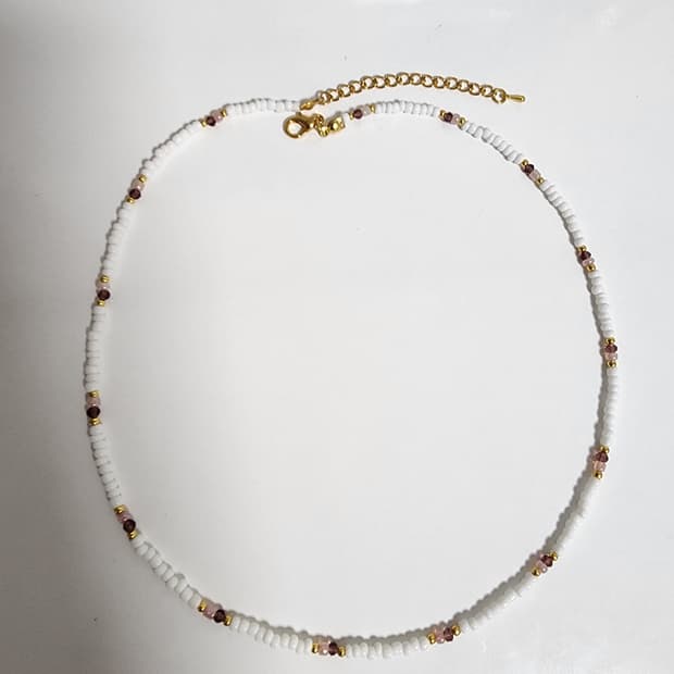 화이트 비즈 목걸이