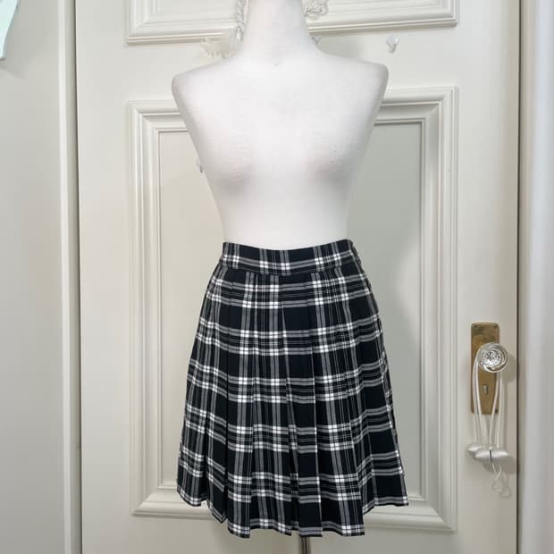 black white check pleats mini skirt