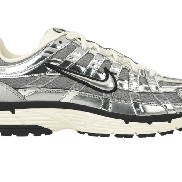 나이키 / p6000 메탈릭 실버 / 255