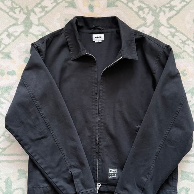 아이앱 스튜디오 x 오베이 포스터 집 자켓 앤트러사이트