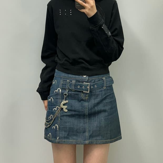 알렉산더맥퀸 블랙 크롭 맨투맨