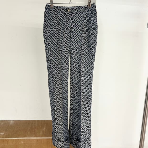 펜디 그레이  F 패턴 플리츠 팬츠