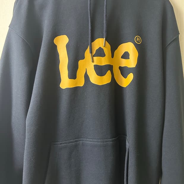 lee 후드티