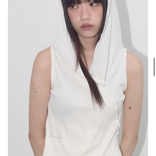 팬시클럽 BIRD COWL SLEEVELESS (IVORY)