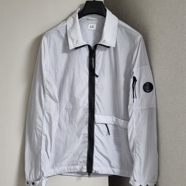 cp컴퍼니 크롬 바람막이 셔츠