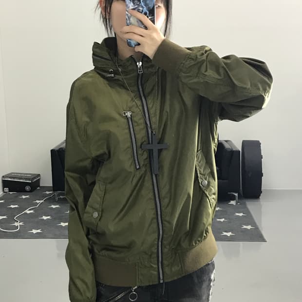 JPN 카키 하이넥 바람막이