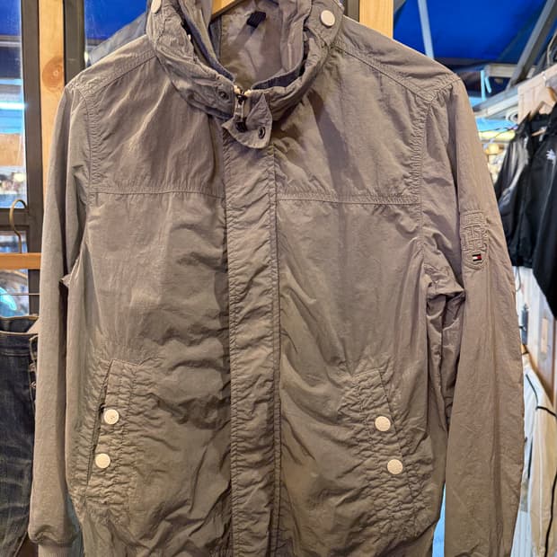 타미힐피거 그레이 윈드브레이커