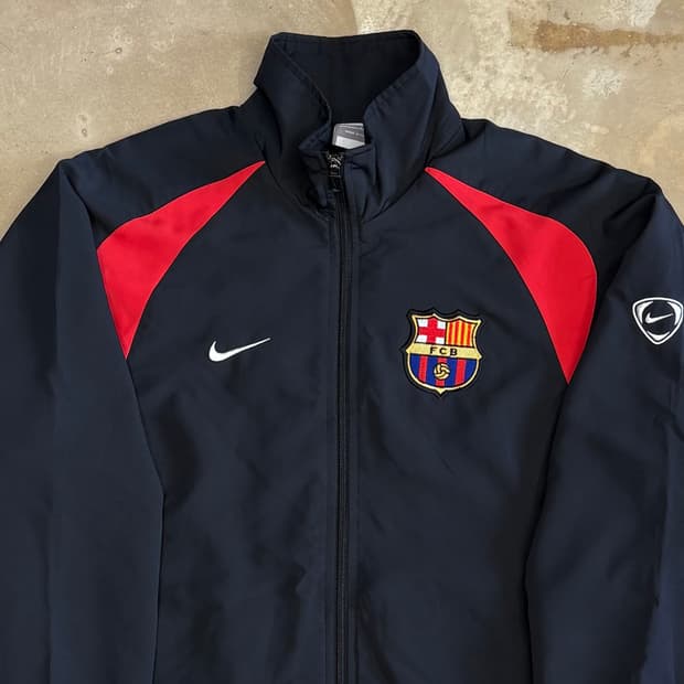 L 나이키 바르샐로나 레드 파이핑 블랙 바람막이