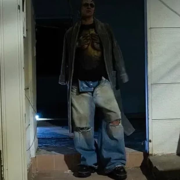 SUNDAYOFFCLUB Distressed Denim