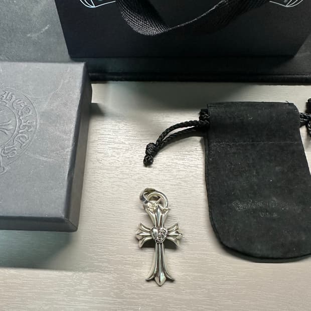 크롬하츠 하트크로스 팬던트