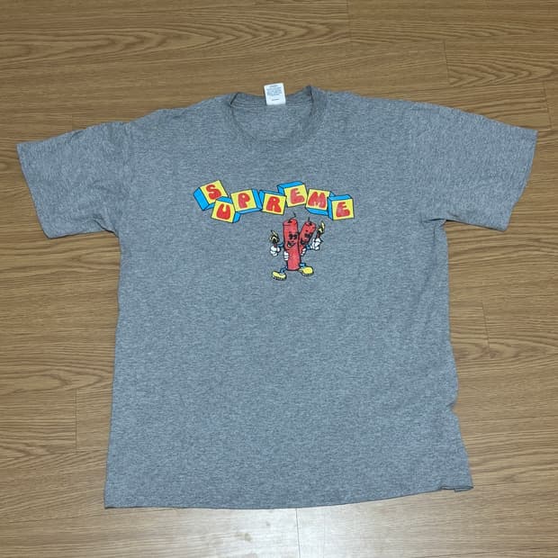 슈프림 다이너마이트 회색 반팔 티셔츠 M