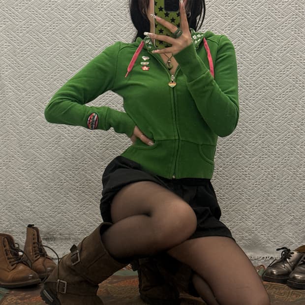 뉴발란스 스트릿 키치 Y2K 딱붙핏 세미크롭 후드집업 K0163