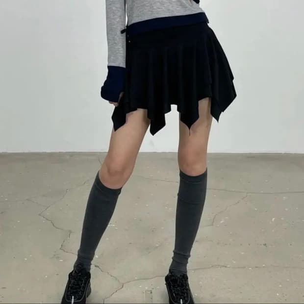 토마토 스토어 디코어 언발 스트랩 미니스커트 블랙