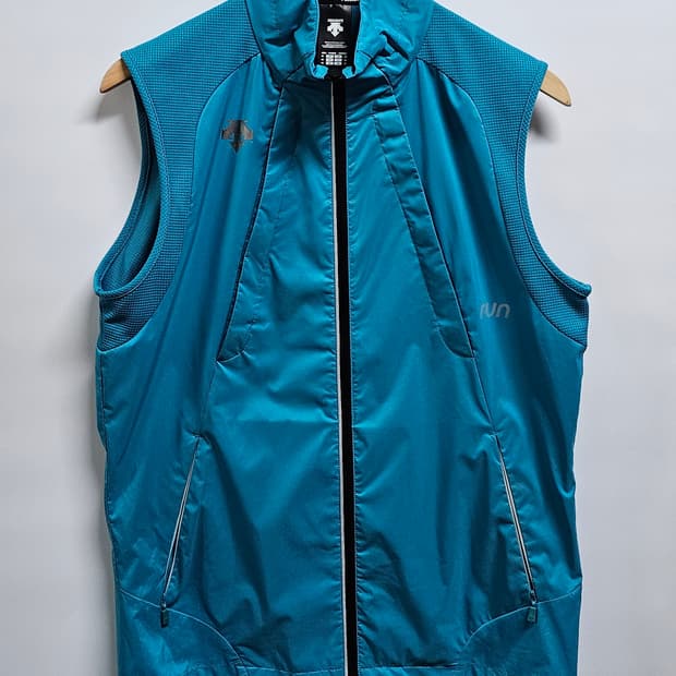 데상트 러닝 베스트 M