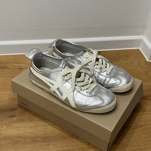 오니츠카타이거 멕시코66 실버 235