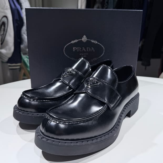 (A/9) / 프라다 초콜릿 브러시드 레더 가죽 로퍼 블랙