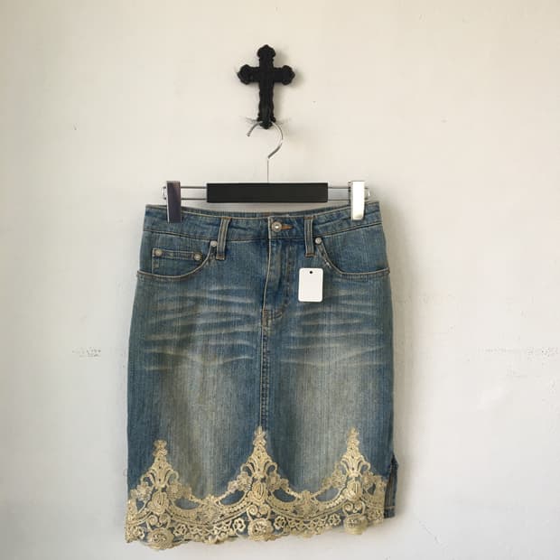 Ornament lace point denim skirt