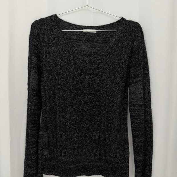 V-neck knitwear