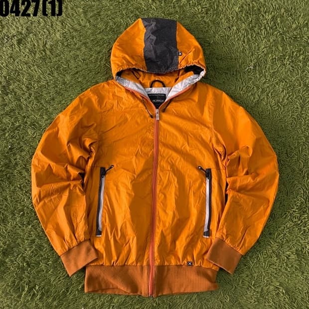 몬츄라 바람막이 